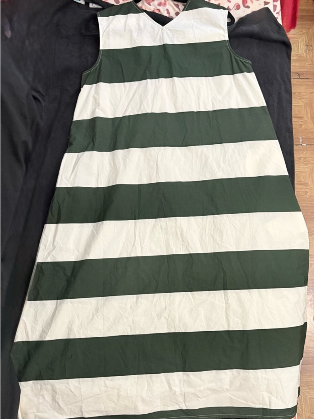 Uniqlo x Marimekko V-Neck Sleeveless Flared A-Line Dress - Picture 2 of 4